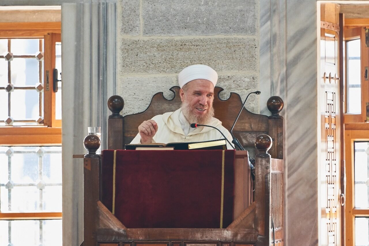A scholar leading the recitation