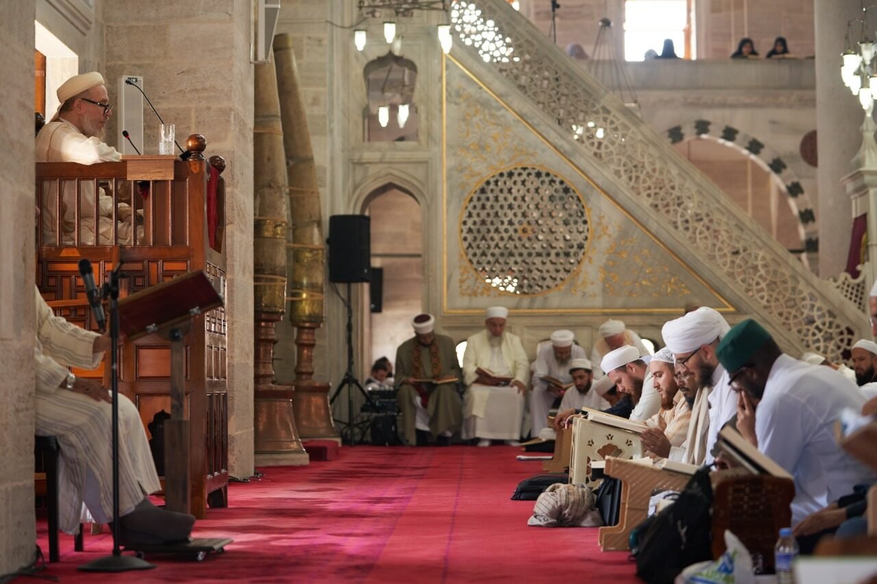 The congregation in recitation